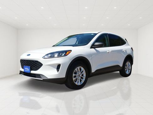 Certified 2022 Ford Escape SE w/ Convenience Package AWD/4WD image 2