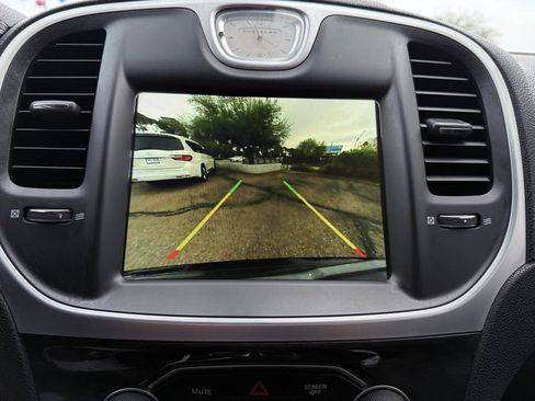 Used 2022 Chrysler 300 Touring w/ Sport Appearance Package image 17