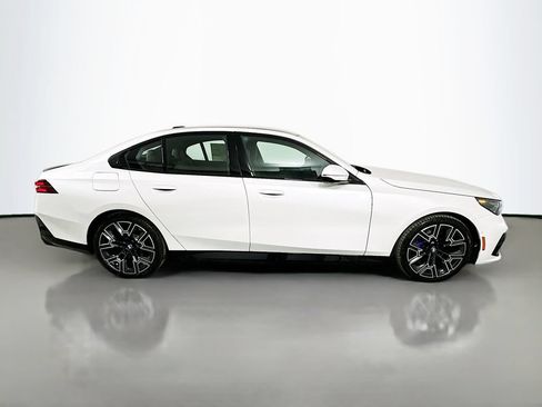 New 2027 BMW 550e xDrive AWD/4WD image 4