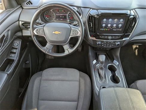 Used 2023 Chevrolet Traverse LT image 10
