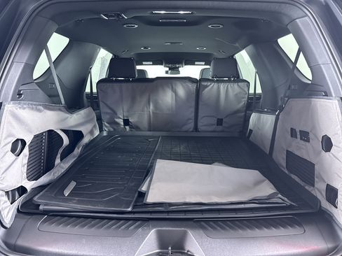 Used 2025 GMC Yukon Elevation w/ LPO, Get Active Package image 9