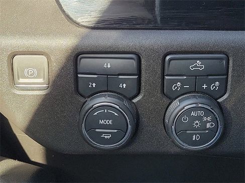 Used 2024 Chevrolet Silverado 2500 LT image 16