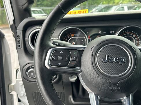 Used 2018 Jeep Wrangler Unlimited Sahara AWD/4WD image 27