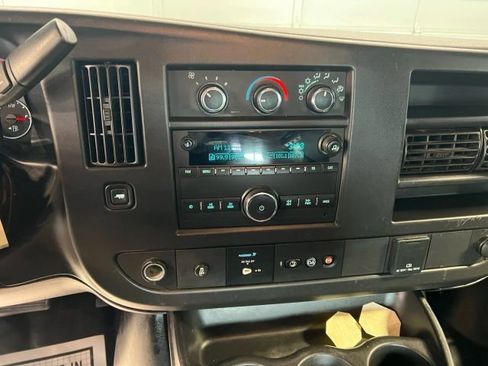 Used 2019 GMC Savana 2500 w/ Driver Convenience Package image 9