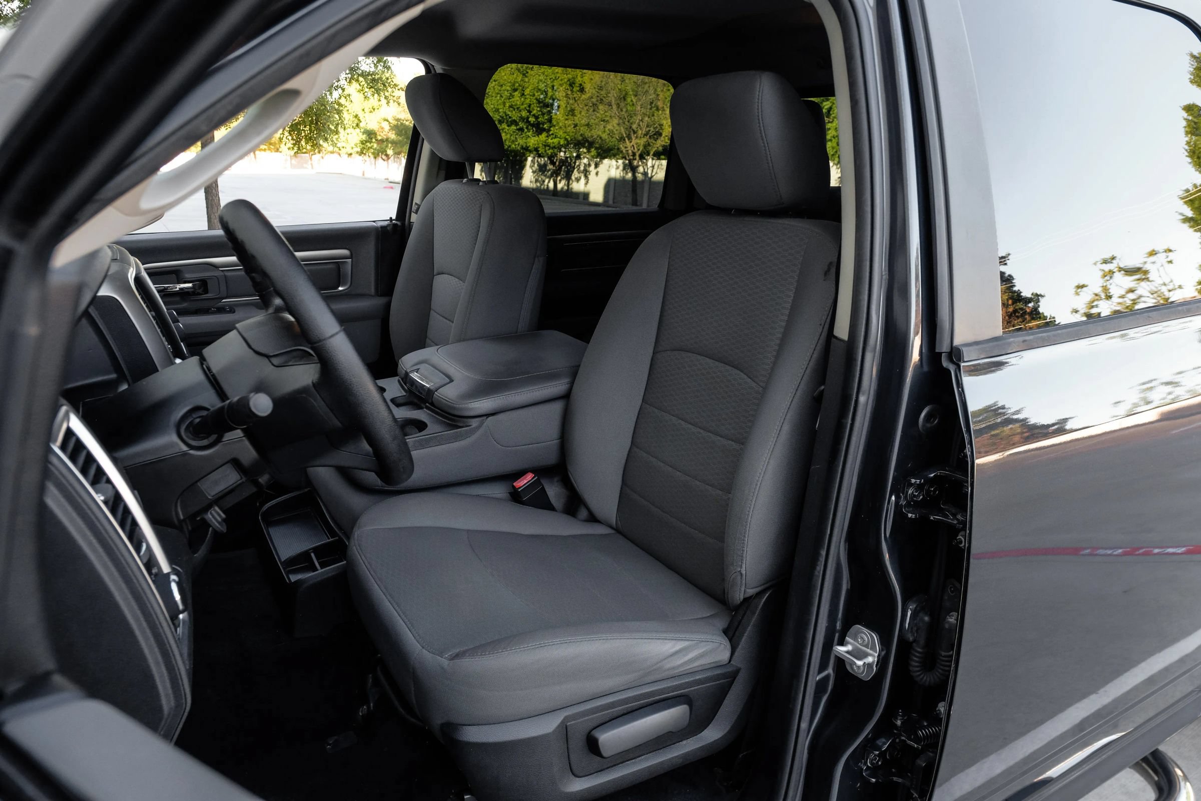 Used 2017 RAM 1500 Classic SLT RWD image 38