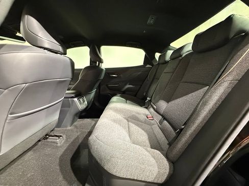 Certified 2023 Toyota Crown AWD/4WD image 17