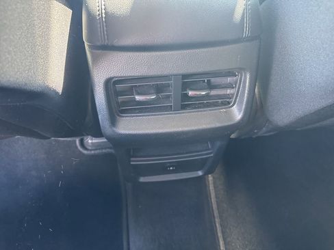 Used 2024 Ford Edge SE image 8