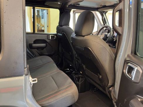 Used 2025 Jeep Wrangler Unlimited Rubicon image 21