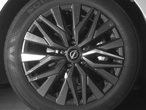 Used 2025 Nissan Altima 2.5 SV image 13