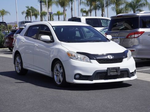 Used 2013 Toyota Matrix S w/ S Sport Pkg FWD image 2