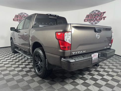 Used 2017 Nissan Titan SL image 5