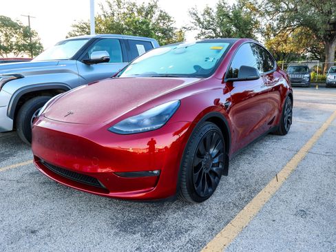 Used 2024 Tesla Model Y Performance AWD/4WD image 3