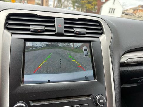 Used 2017 Ford Fusion SE w/ Fusion SE Technology Package image 34