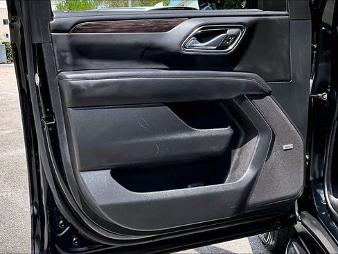 Used 2024 Chevrolet Suburban LT image 25