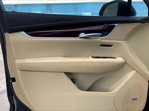 Used 2018 Cadillac XT5 Luxury w/ Driver Awareness Package image 40