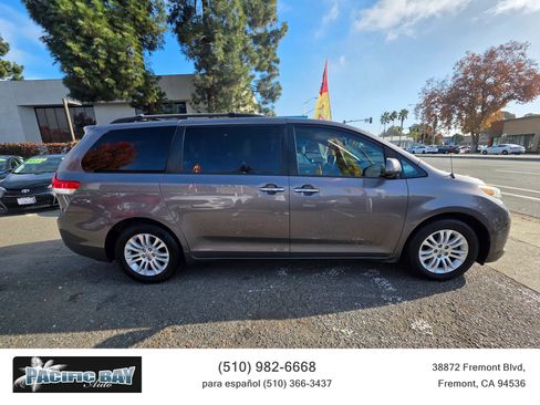 Used 2013 Toyota Sienna XLE image 8