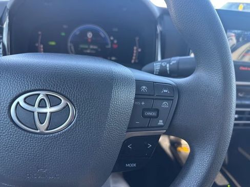 Used 2025 Toyota Camry LE image 13