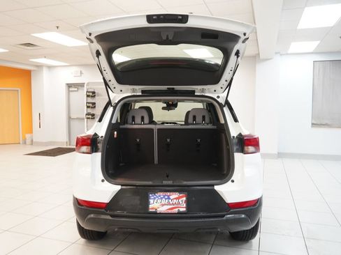 Used 2021 Chevrolet TrailBlazer LS FWD image 9