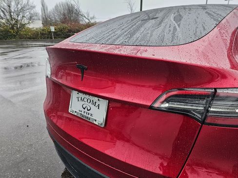 Used 2024 Tesla Model Y Long Range image 17