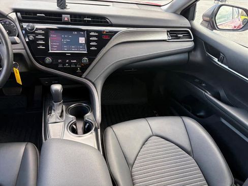 Used 2020 Toyota Camry SE image 5