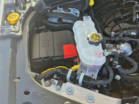 Used 2023 Jeep Grand Cherokee Laredo X image 58