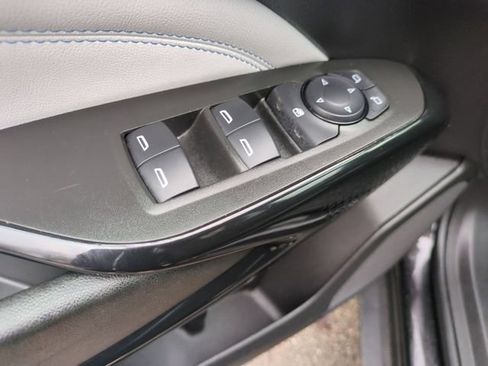 Used 2025 Chevrolet Trax LT FWD image 20