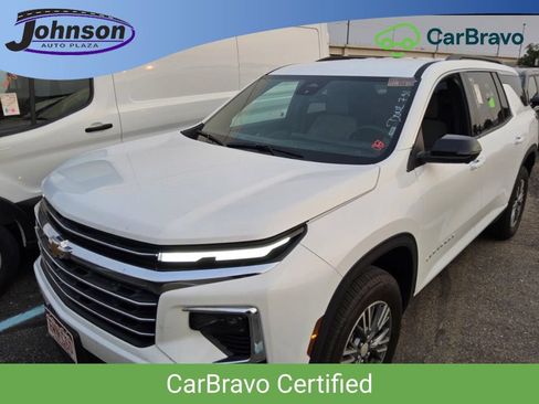 Used 2026 Chevrolet Traverse LT w/ Driver Confidence Package AWD/4WD image 1
