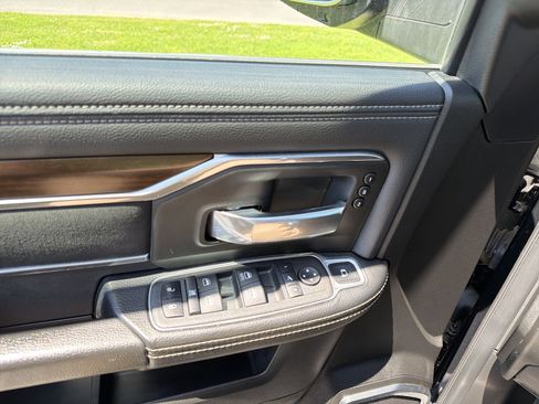 Used 2022 RAM 2500 Laramie AWD/4WD image 16