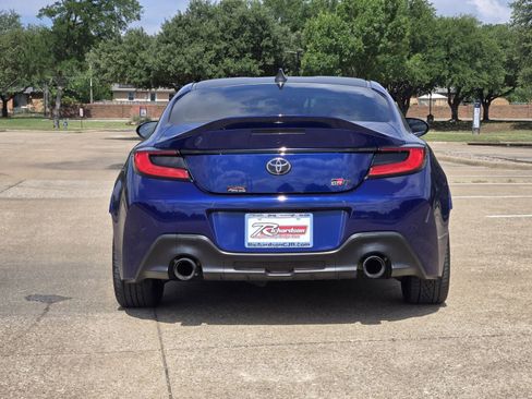Used 2022 Toyota GR86 Premium RWD image 5