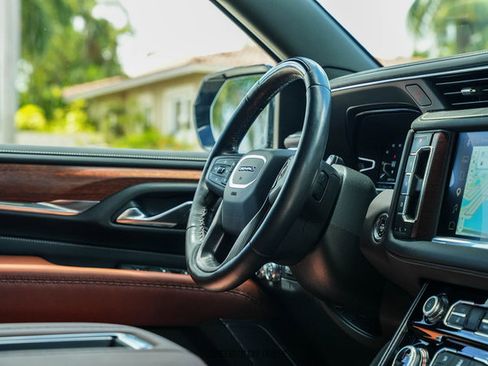 Used 2023 GMC Yukon Denali Ultimate AWD/4WD image 36
