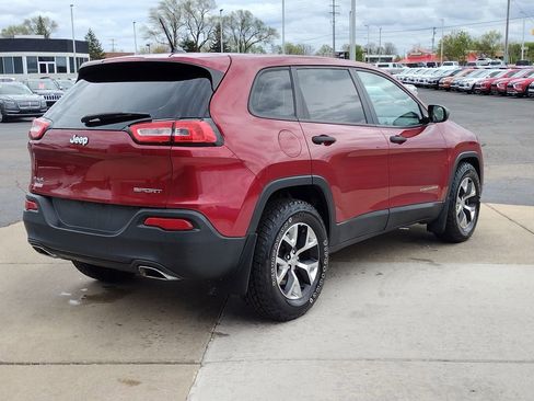Used 2017 Jeep Cherokee Sport w/ Cold Weather Group AWD/4WD image 13