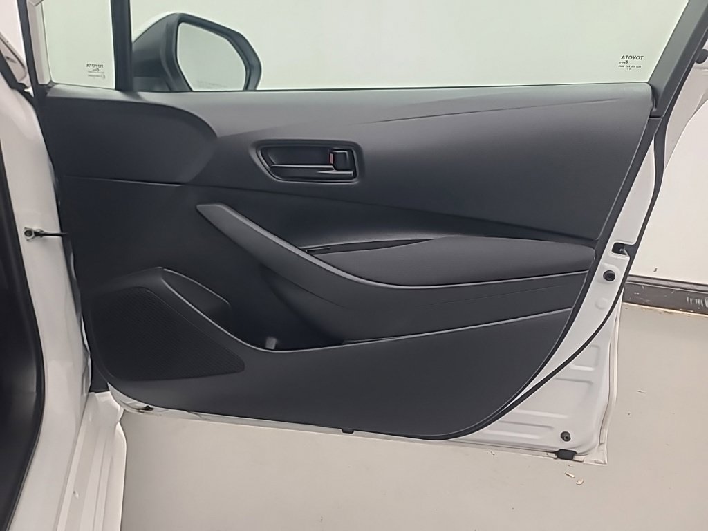 Used 2025 Toyota Corolla LE FWD image 14