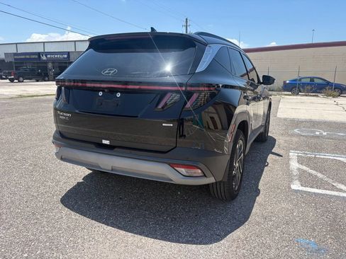 Used 2025 Hyundai Tucson Limited AWD/4WD image 3