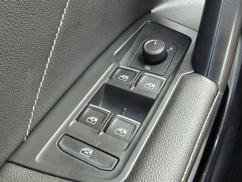 Used 2023 Volkswagen Tiguan SE FWD image 18