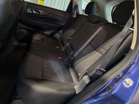 Used 2018 Nissan Rogue SV w/ Premium Package AWD/4WD image 7