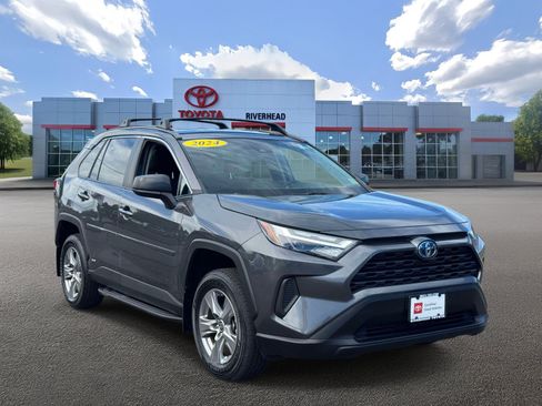 Certified 2024 Toyota RAV4 LE AWD/4WD image 2