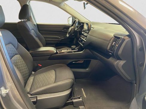 Certified 2024 Nissan Pathfinder SV w/ Black Appearance Package image 15