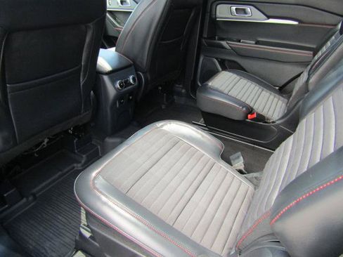 Used 2026 Ford Explorer ST-Line w/ ST-Line Street Pack AWD/4WD image 17