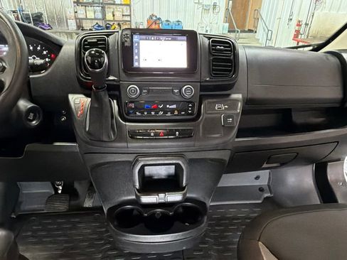 Used 2025 RAM ProMaster 2500 w/ Convenience Group FWD image 17