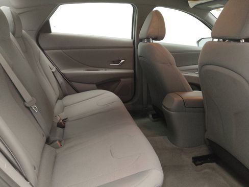 Used 2021 Hyundai Elantra SE image 19