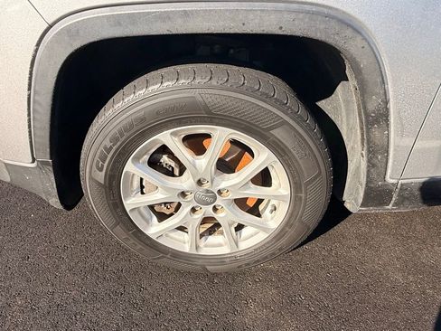 Used 2015 Jeep Cherokee Latitude w/ Comfort/Convenience Group image 8