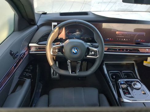Used 2024 BMW i7 xDrive60 image 15