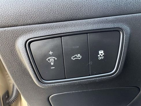 Used 2023 Hyundai Santa Cruz SE image 19