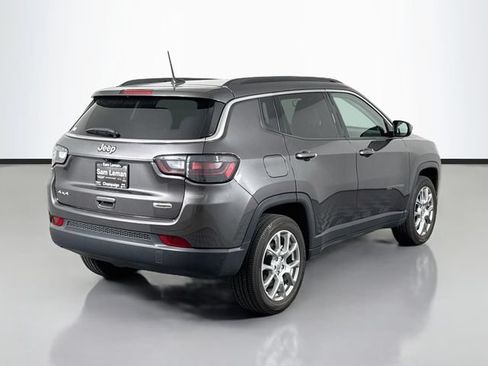 Used 2022 Jeep Compass Latitude w/ Sun and Sound Group AWD/4WD image 7