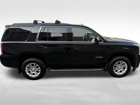 Used 2017 GMC Yukon SLT image 4