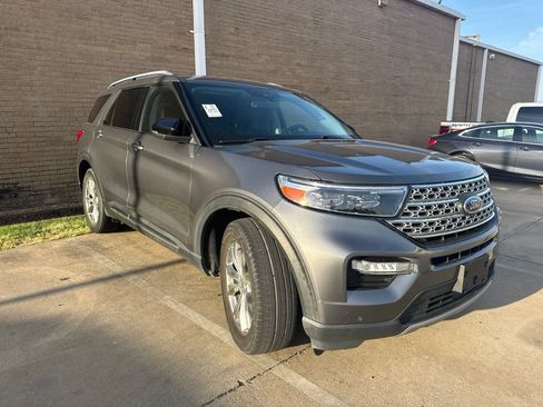 Used 2022 Ford Explorer Limited w/ Equipment Group 301A RWD image 3