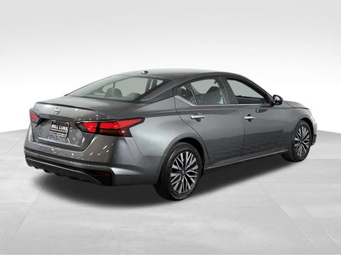 Used 2025 Nissan Altima 2.5 SV FWD image 7