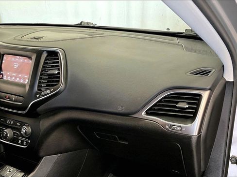 Used 2021 Jeep Cherokee Latitude image 16