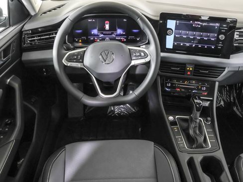 Used 2026 Volkswagen Jetta SE FWD image 36
