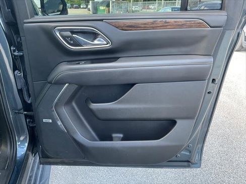 Used 2021 Chevrolet Suburban Premier w/ Premium Package RWD image 16